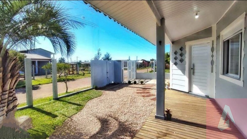 Linda residência a 300 metros da praia: 2ª foto da galeria de imagens do imóvel