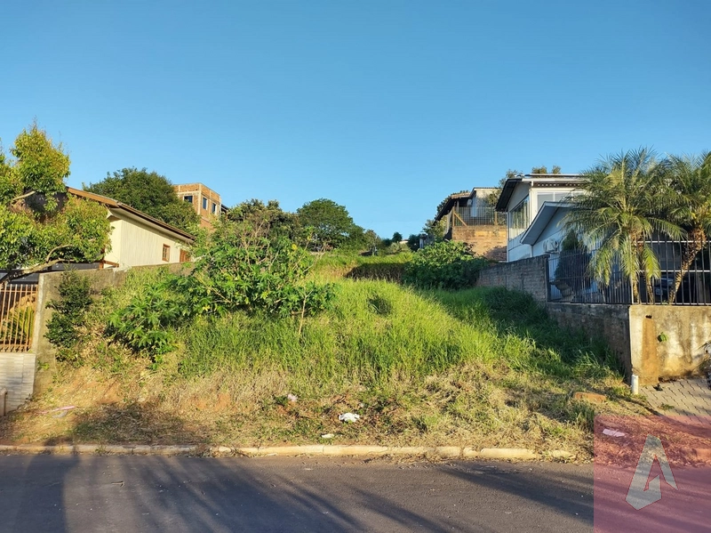 Terreno amplo: 1ª foto da galeria de imagens do imóvel