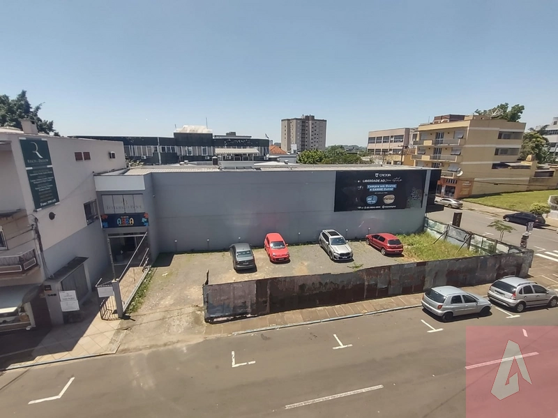 Terreno comercial de esquina: 2ª foto da galeria de imagens do imóvel