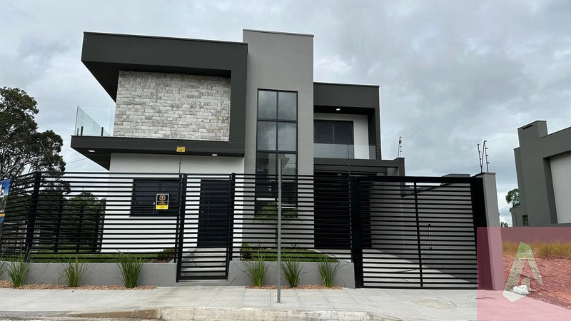 Sobrado de esquina com excelente padrão construtivo: 1ª foto da galeria de imagens do imóvel