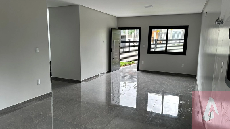 Sobrado de esquina com excelente padrão construtivo: 3ª foto da galeria de imagens do imóvel