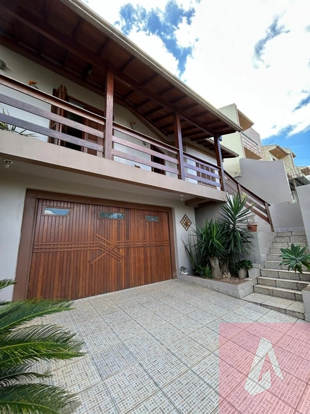 Casa no Bairro Oeste: 1ª foto da galeria de imagens do imóvel