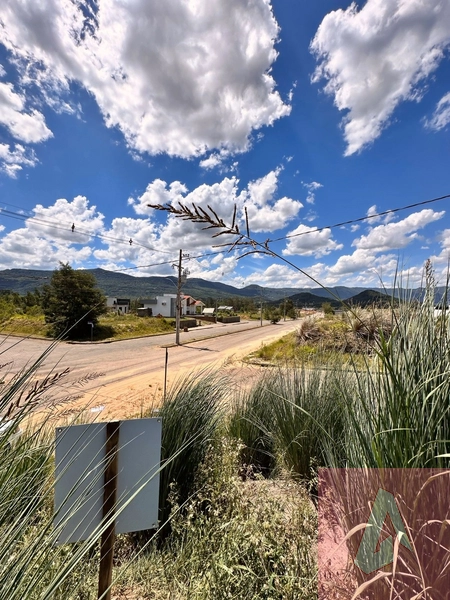 Terreno de esquina à venda em Araricá: 3ª foto da galeria de imagens do imóvel