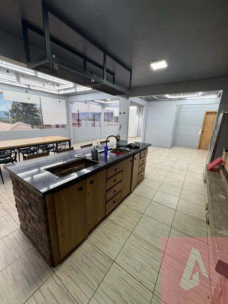 Casa com prédio nos fundos: 8ª foto da galeria de imagens do imóvel