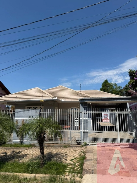 Casa com prédio nos fundos: 2ª foto da galeria de imagens do imóvel