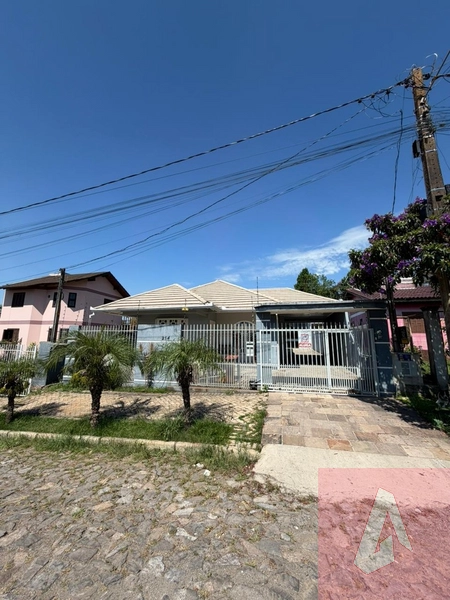 Casa com prédio nos fundos: 1ª foto da galeria de imagens do imóvel