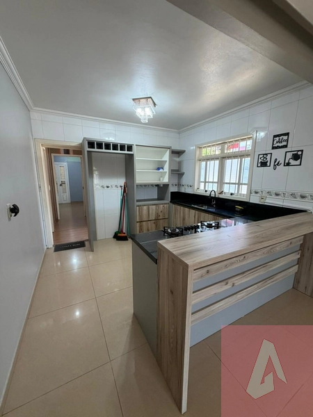 Casa com prédio nos fundos: 5ª foto da galeria de imagens do imóvel