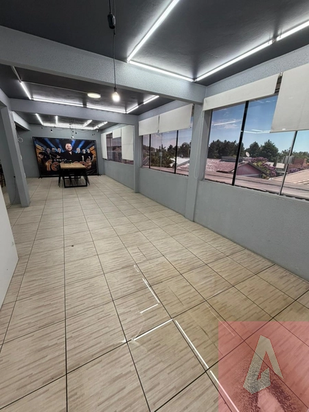 Casa com prédio nos fundos: 20ª foto da galeria de imagens do imóvel