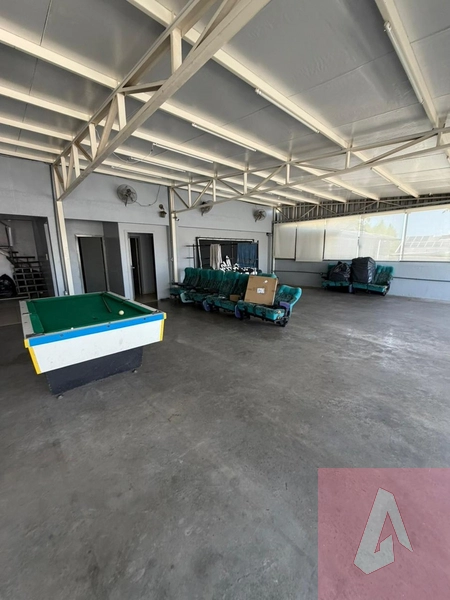 Casa com prédio nos fundos: 25ª foto da galeria de imagens do imóvel