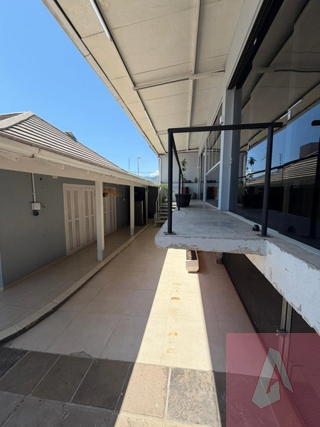 Casa com prédio nos fundos: 21ª foto da galeria de imagens do imóvel