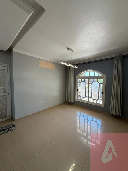 Casa com prédio nos fundos: 9ª foto da galeria de imagens do imóvel