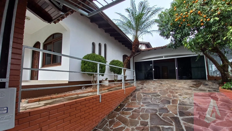 CASA COMERCIAL: 3ª foto da galeria de imagens do imóvel