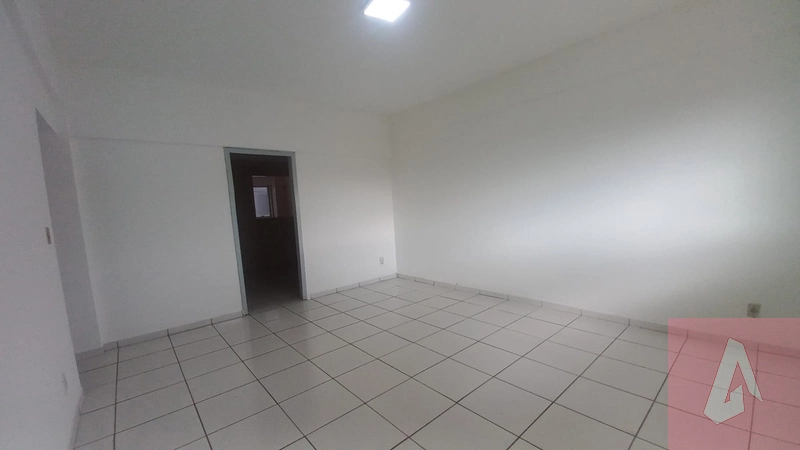 Apartamento: 2ª foto da galeria de imagens do imóvel