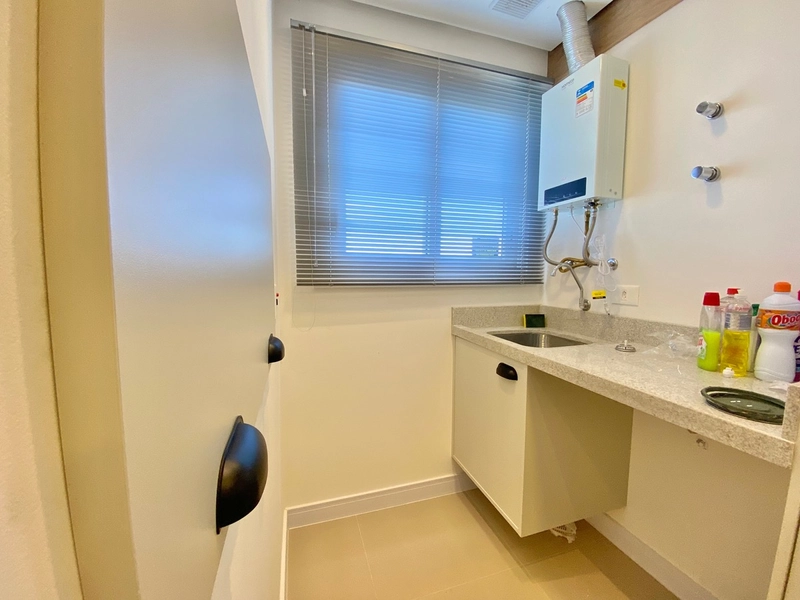 Apartamento de 4 dormitorios 4 suites, vista para o mar e serra.: 8ª foto da galeria de imagens do imóvel