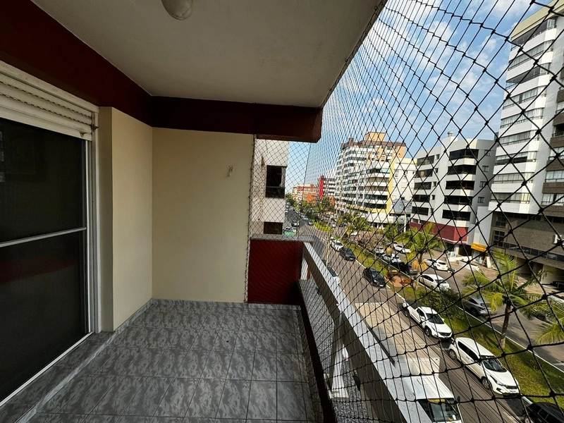Apartamento com sacada separada de frente para avenida Ruda: 2ª foto da galeria de imagens do imóvel