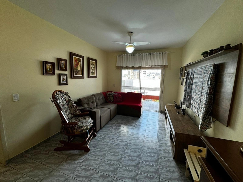 Apartamento com sacada separada de frente para avenida Ruda: 3ª foto da galeria de imagens do imóvel