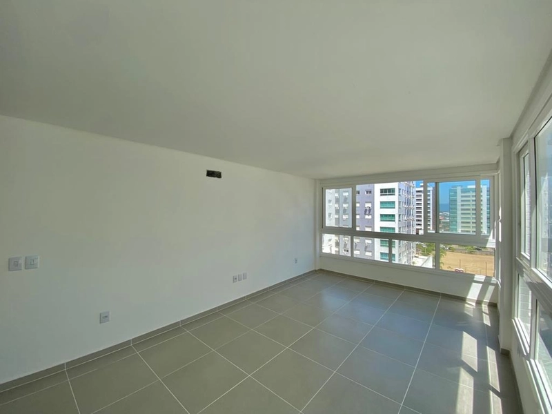 Apartamento à venda de 3 dormitórios uma quadra do mar: 1ª foto da galeria de imagens do imóvel