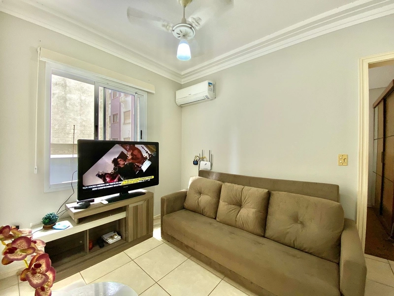 Apartamento de um quarto com sacada lateral: 2ª foto da galeria de imagens do imóvel