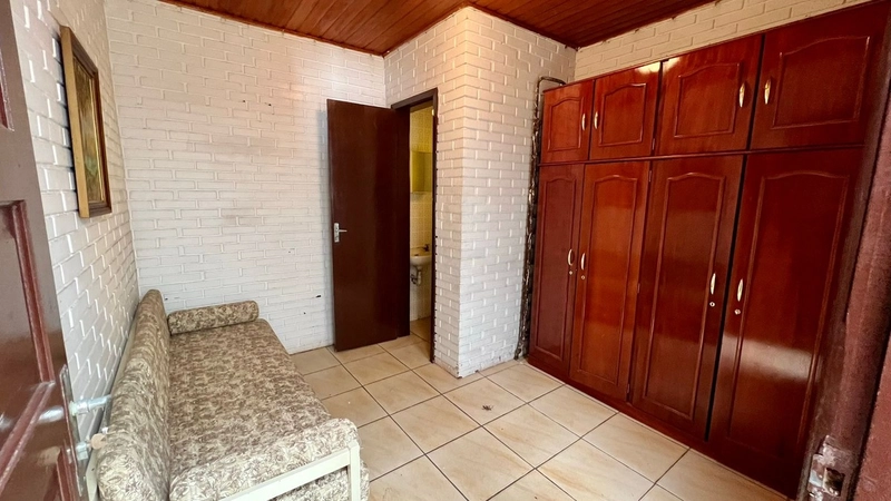 Casa 4 Dormitórios com Garagem: 8ª foto da galeria de imagens do imóvel