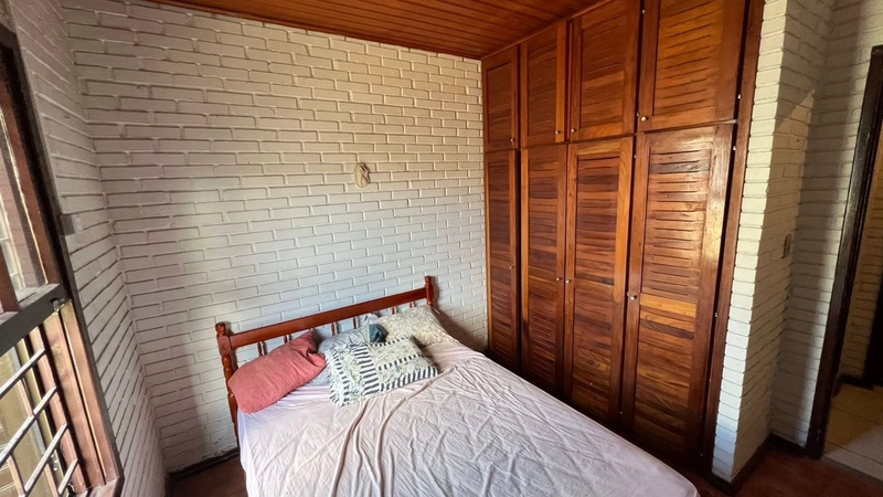 Casa 4 Dormitórios com Garagem: 5ª foto da galeria de imagens do imóvel