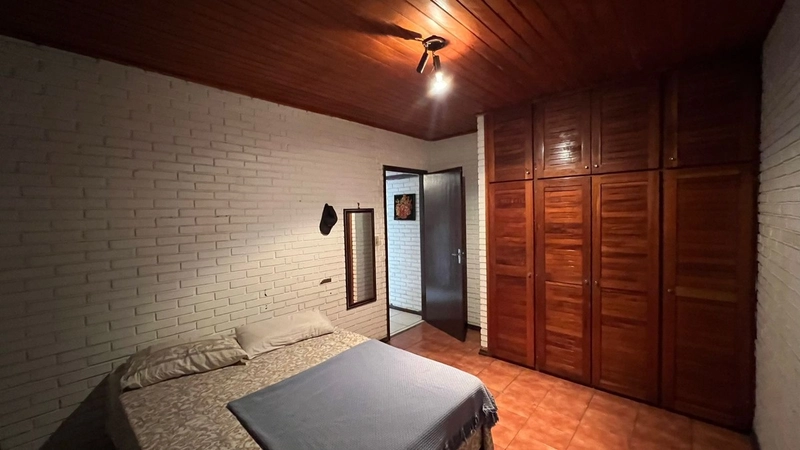 Casa 4 Dormitórios com Garagem: 17ª foto da galeria de imagens do imóvel