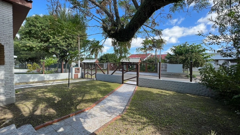 Casa 4 Dormitórios com Garagem: 6ª foto da galeria de imagens do imóvel