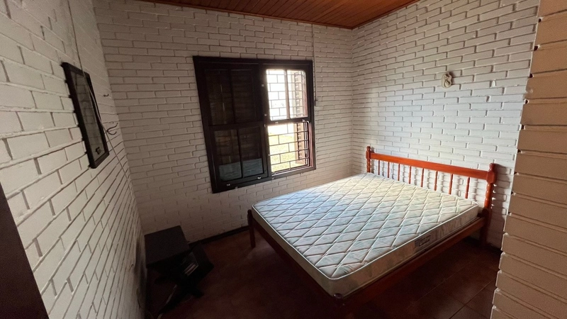 Casa 4 Dormitórios com Garagem: 12ª foto da galeria de imagens do imóvel