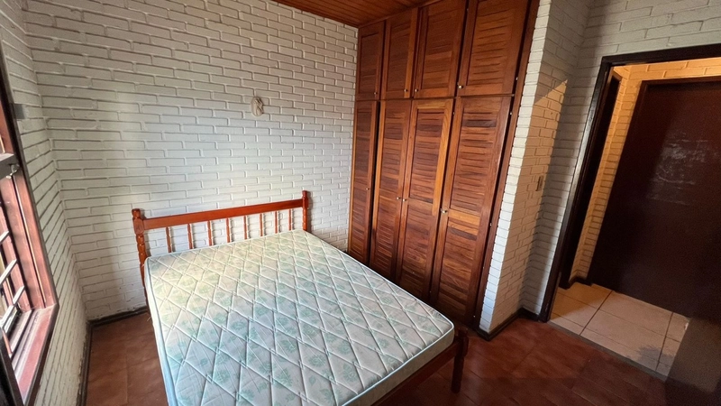 Casa 4 Dormitórios com Garagem: 2ª foto da galeria de imagens do imóvel