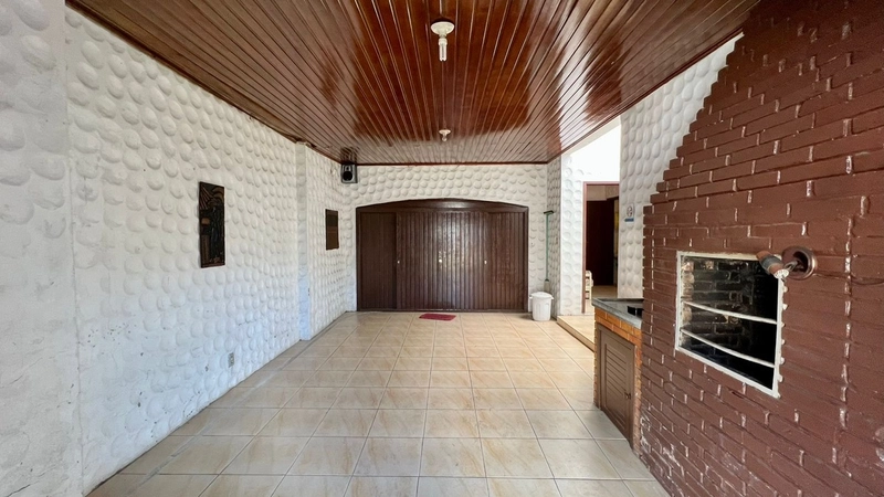 Casa 4 Dormitórios com Garagem: 14ª foto da galeria de imagens do imóvel