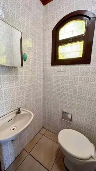 Casa 4 Dormitórios com Garagem: 7ª foto da galeria de imagens do imóvel