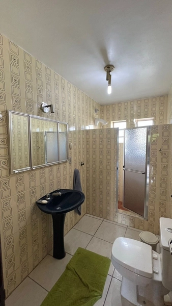 Casa 4 Dormitórios com Garagem: 10ª foto da galeria de imagens do imóvel