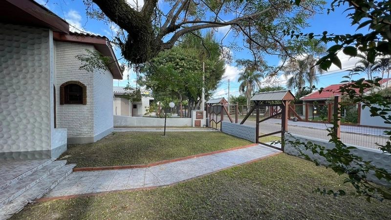 Casa 4 Dormitórios com Garagem: 18ª foto da galeria de imagens do imóvel