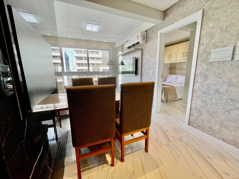 Apartamento de 2 dormitórios mobiliado e decorado: 2ª foto da galeria de imagens do imóvel