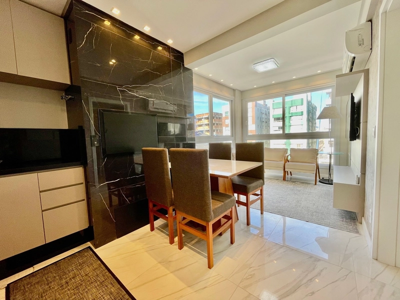 Apartamento de 2 dormitórios mobiliado e decorado: 1ª foto da galeria de imagens do imóvel