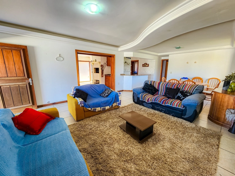 Casa com 4 suítes a 2 quadras do mar: 5ª foto da galeria de imagens do imóvel