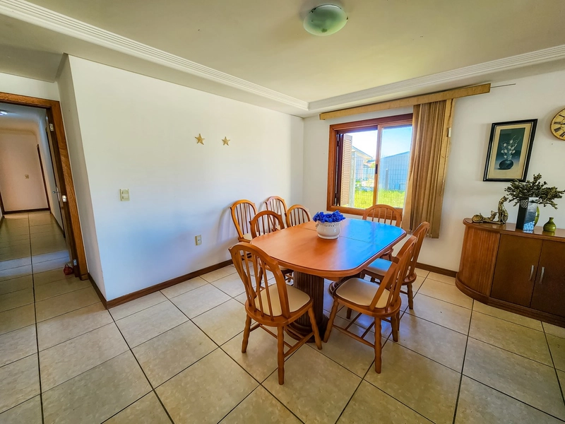 Casa com 4 suítes a 2 quadras do mar: 7ª foto da galeria de imagens do imóvel