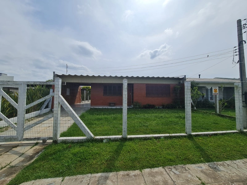 Casa 3 dormitórios no centro de Xangri-lá: 1ª foto da galeria de imagens do imóvel