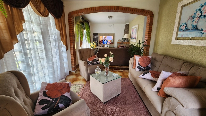 Casa 2 terrenos, piscina e quiosque gourmet: 9ª foto da galeria de imagens do imóvel