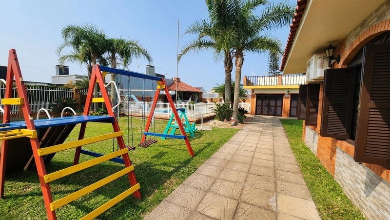 Casa 2 terrenos, piscina e quiosque gourmet: 4ª foto da galeria de imagens do imóvel