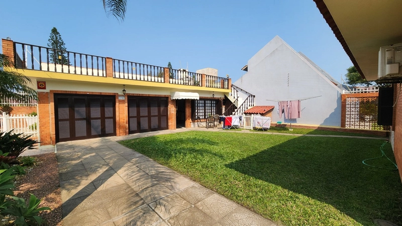 Casa 2 terrenos, piscina e quiosque gourmet: 6ª foto da galeria de imagens do imóvel