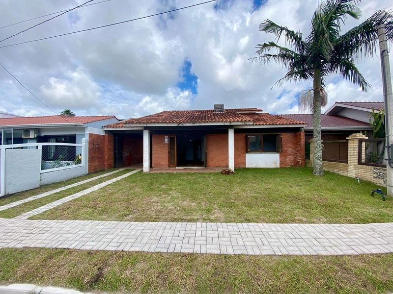 Casa 3 dormitórios com dependência no centro de Xanrgi-lá: 3ª foto da galeria de imagens do imóvel