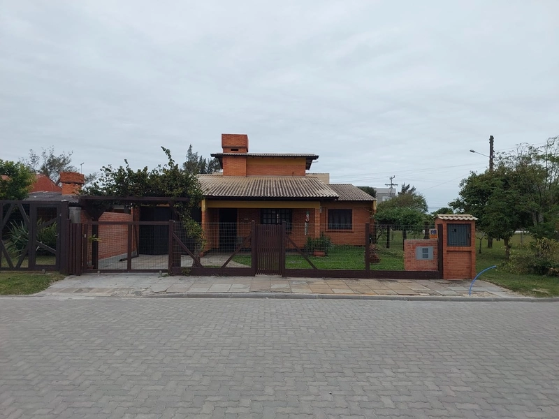 Linda casa próximo ao mar com 4 dormitórios: 6ª foto da galeria de imagens do imóvel