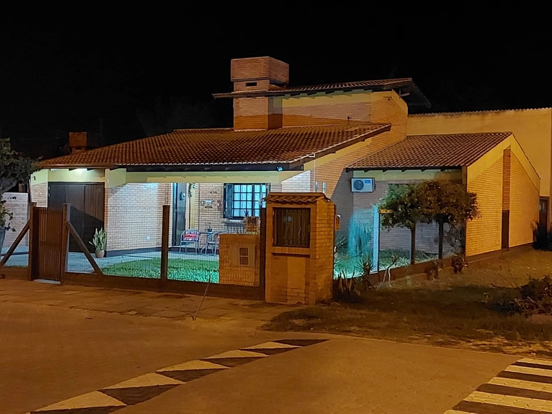 Linda casa próximo ao mar com 4 dormitórios: 11ª foto da galeria de imagens do imóvel