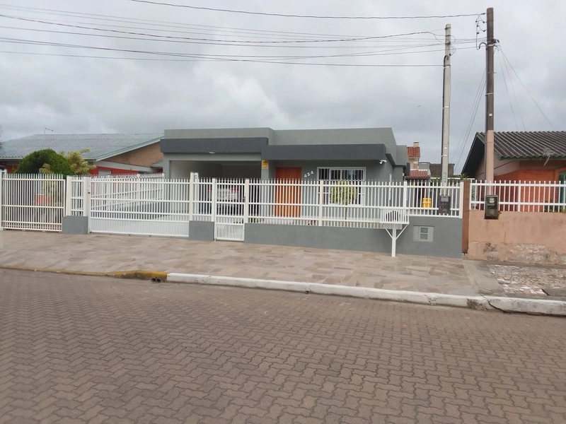 Casa estilo condomínio em bairro nobre em Capão da Canoa !!!: 2ª foto da galeria de imagens do imóvel