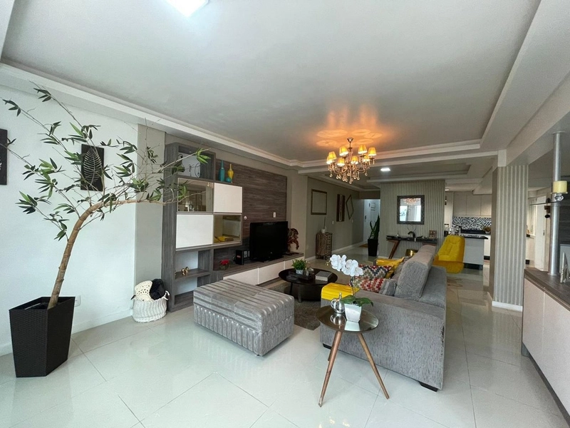 Apartamento espaçoso, 1 quadra do mar!: 3ª foto da galeria de imagens do imóvel