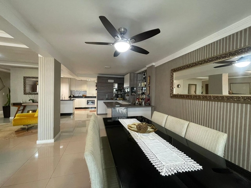 Apartamento espaçoso, 1 quadra do mar!: 2ª foto da galeria de imagens do imóvel