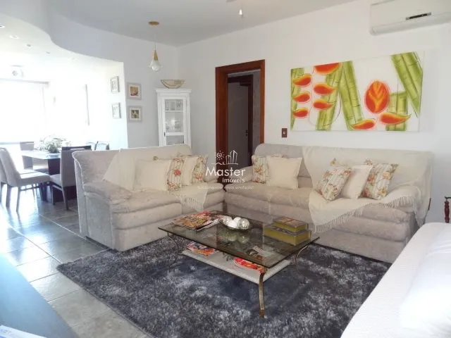 DE FRENTE PARA A PRAÇA DO FAROL