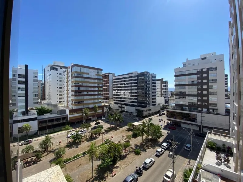 Sacada de frente e com vista para Praça Tiarajú em Capão da Canoa.: 3ª foto da galeria de imagens do imóvel