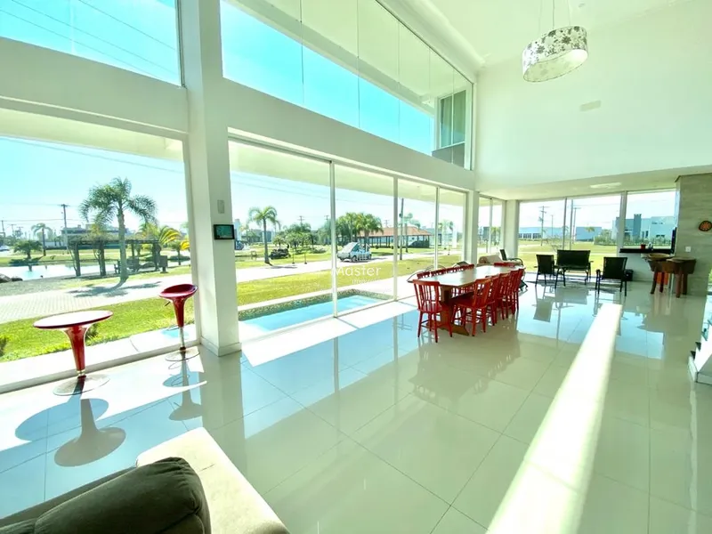 Lindo sobrado em frente a área verde, ao lado do clube!: 2ª foto da galeria de imagens do imóvel
