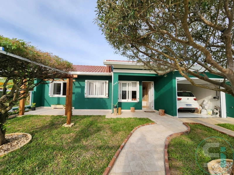 Casa Térrea Mobiliada: Conforto e Elegância a Poucos Passos do Mar!